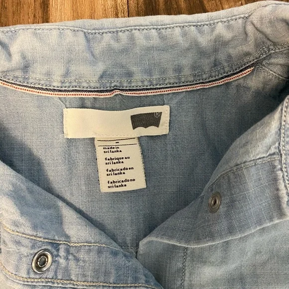 Levi’s painters button up - Picture 3 of 3